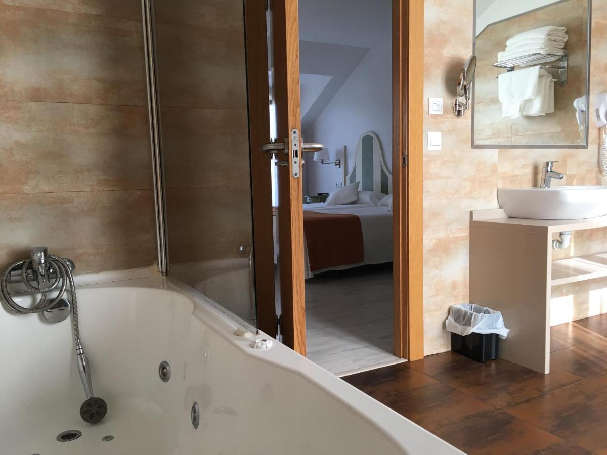 Hotel Valle De Cabezon Кабесон-де-ла-Саль Екстер'єр фото