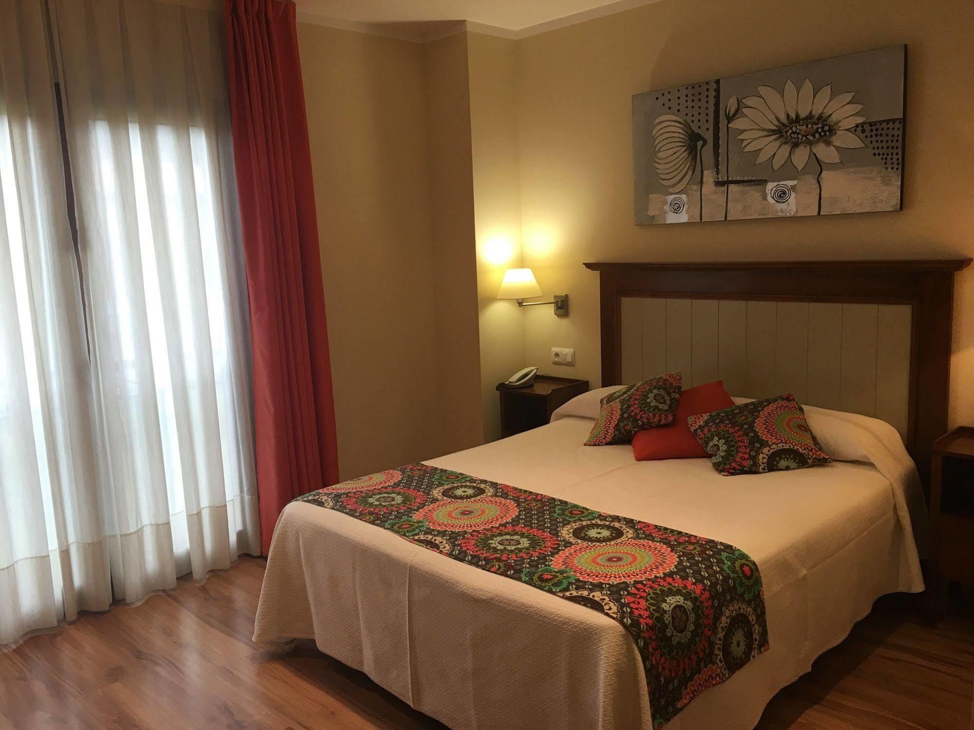 Hotel Valle De Cabezon Кабесон-де-ла-Саль Екстер'єр фото